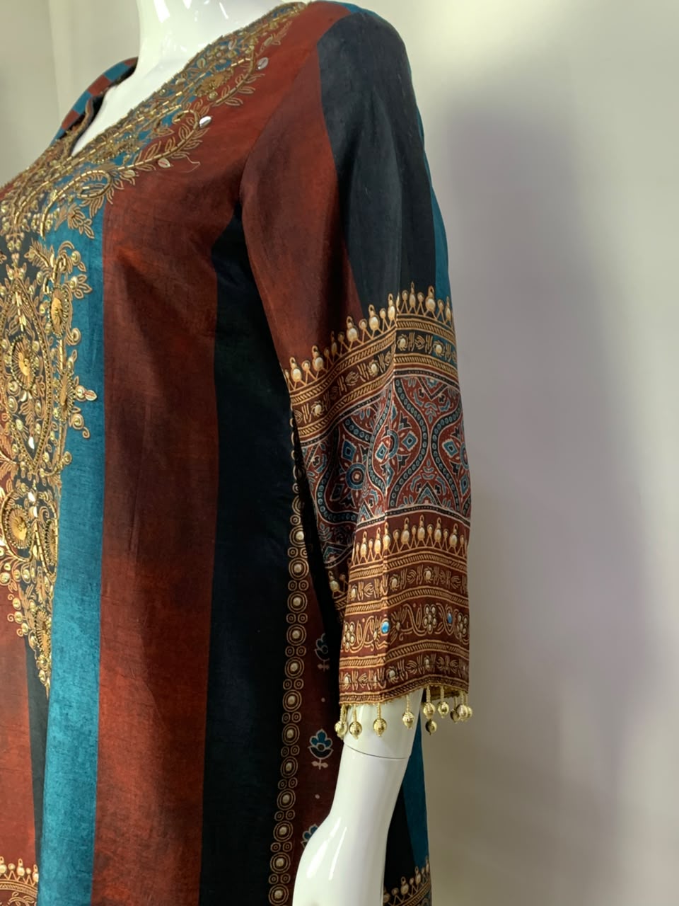 Mehroon & Green Dola Silk Designer Farshi Salwaar Suit Set
