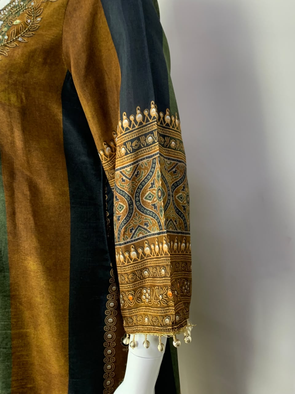 Mehroon & Green Dola Silk Designer Farshi Salwaar Suit Set