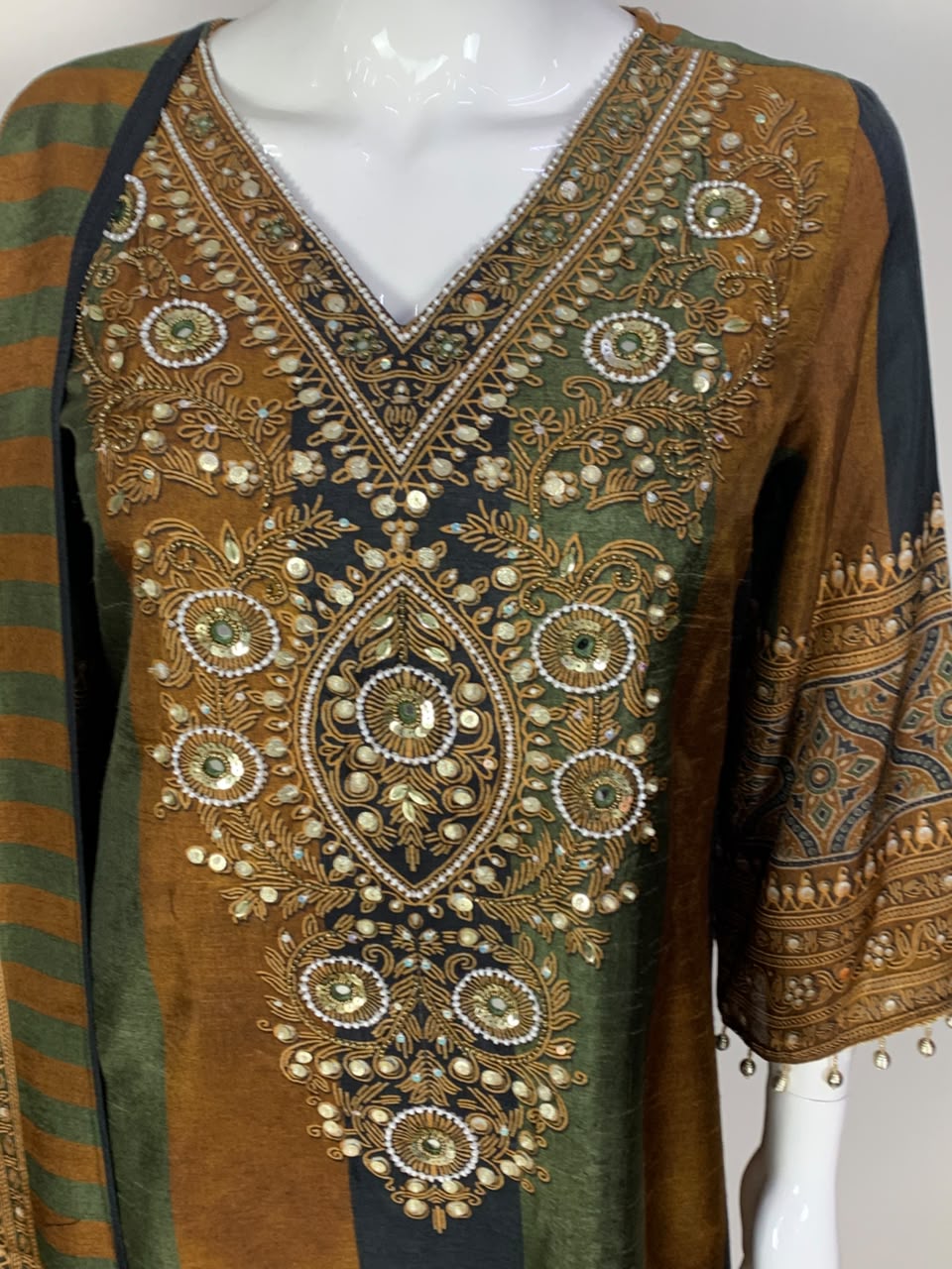 Mehroon & Green Dola Silk Designer Farshi Salwaar Suit Set