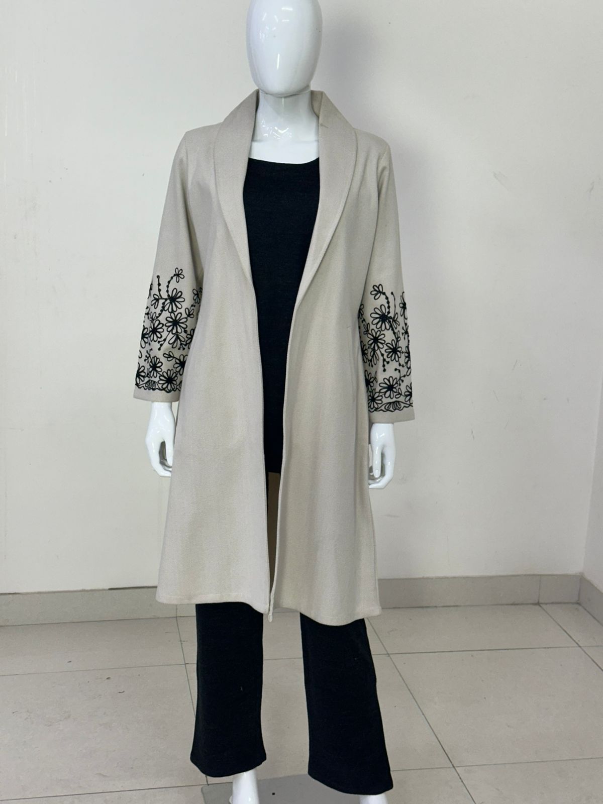 Cream Woollen 3-Piece Winter Set with Tweed Handwork Jacket – Women’s Ethnic Wear